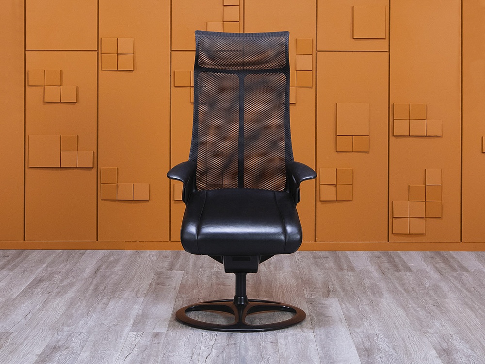 Офисное кресло руководителя  Okamura Кожа Черный Leopard  (КРКЧ-17015)