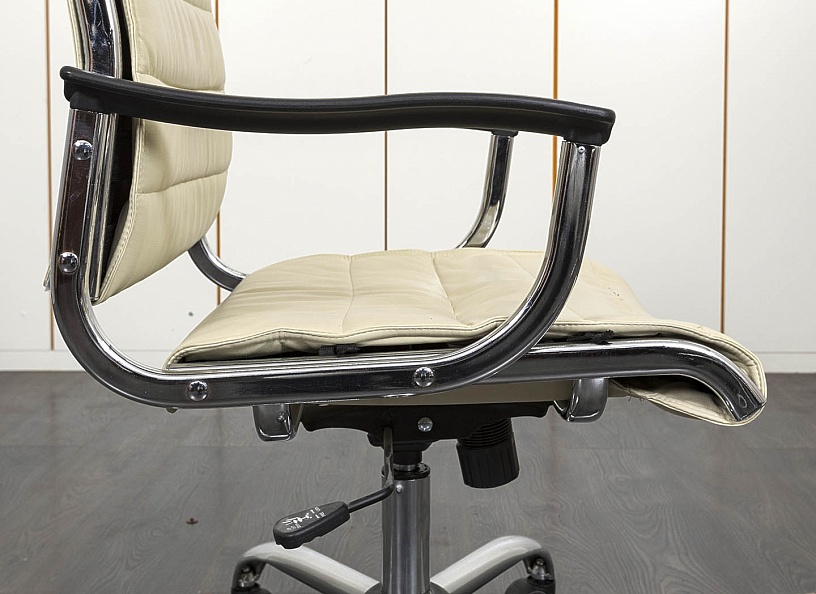 Офисное кресло для персонала   Кожзам Бежевый   (КПКБ-16041)