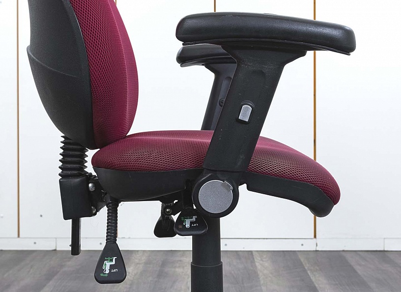Офисное кресло для персонала   Ткань Красный   (КПТК-26122)