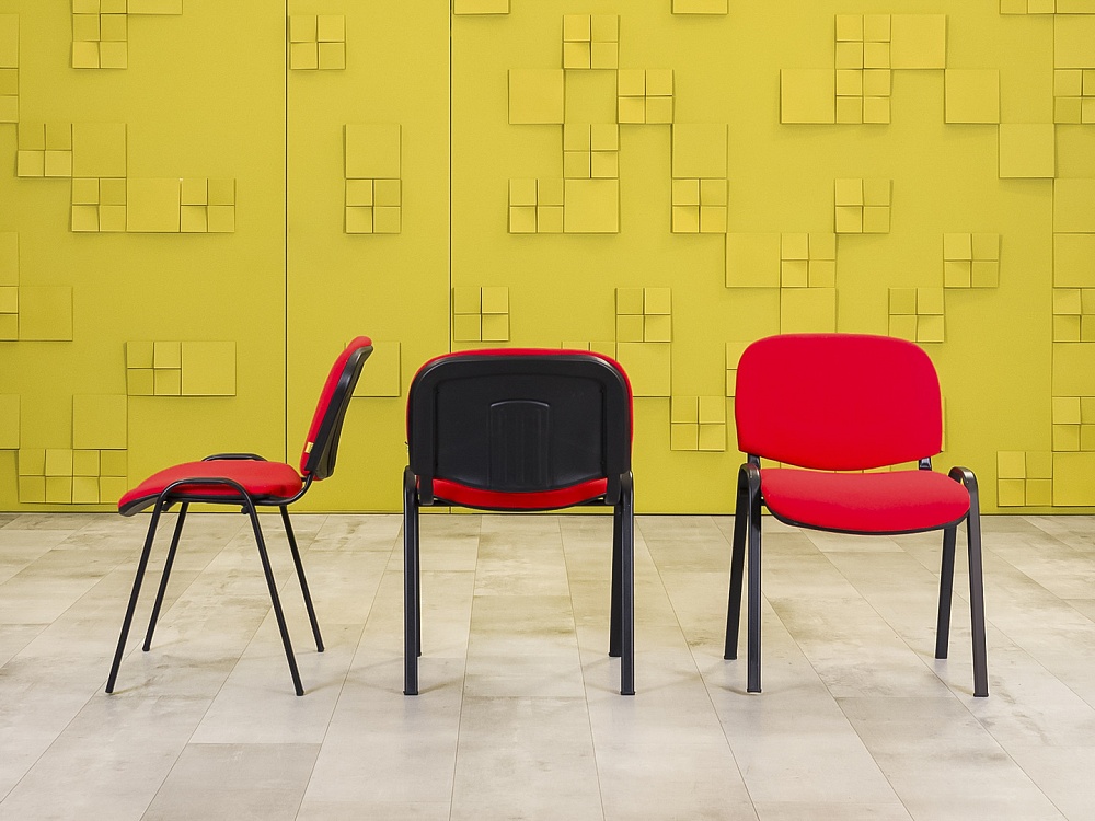 Офисный стул на ножках Изо Ткань Красный Россия