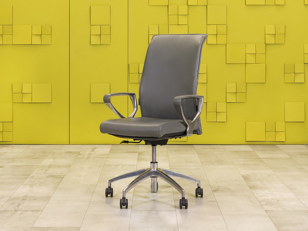 Офисное кресло руководителя на колесах Кожа Серый   КРКС-06055