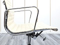 Офисное кресло для персонала  Eames Кожа Бежевый EA 117  (КПКБ-20123)