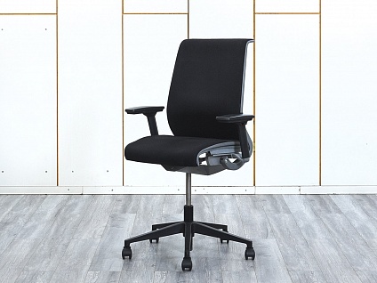 Офисное кресло руководителя  SteelCase Ткань Черный Think  (КРТЧ-09013)