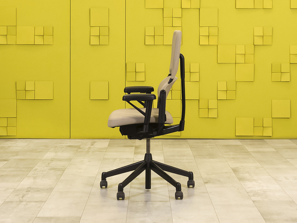 Офисное кресло руководителя на колесах Please 1 Steelcase Кожа Бежевый Германия  КРКБ-24115