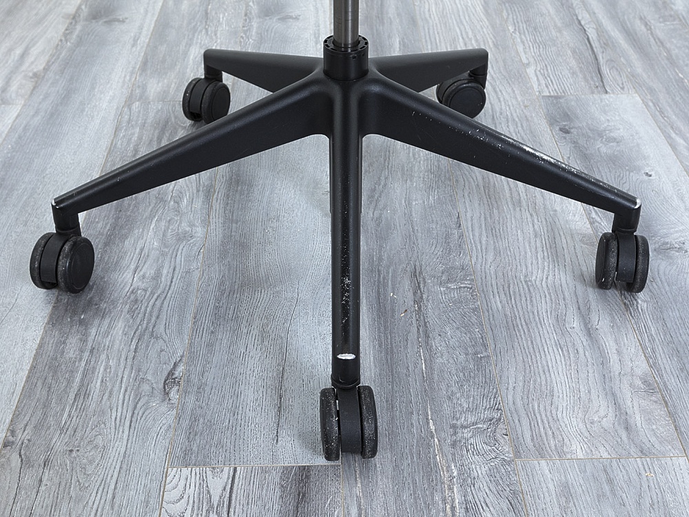 Офисное кресло руководителя  SteelCase Ткань Красный Please 2 Ergonomic  (КРТК-14113)
