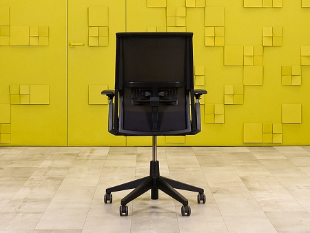 Офисное кресло для персонала на колесах Comforto HAWORTH Ткань Чёрный Германия  КПТЧ2-14081