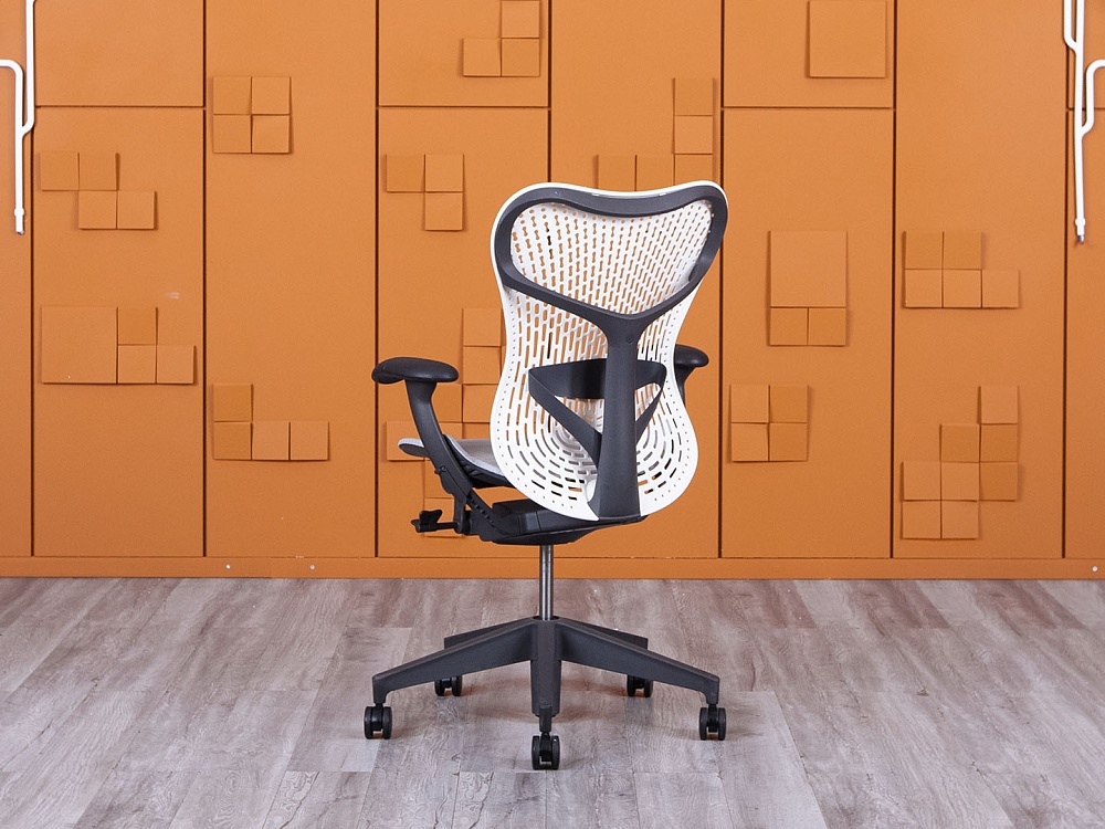 Офисное кресло руководителя  Herman Miller Сетка Серый Mirra 2  (КРСС-14024)