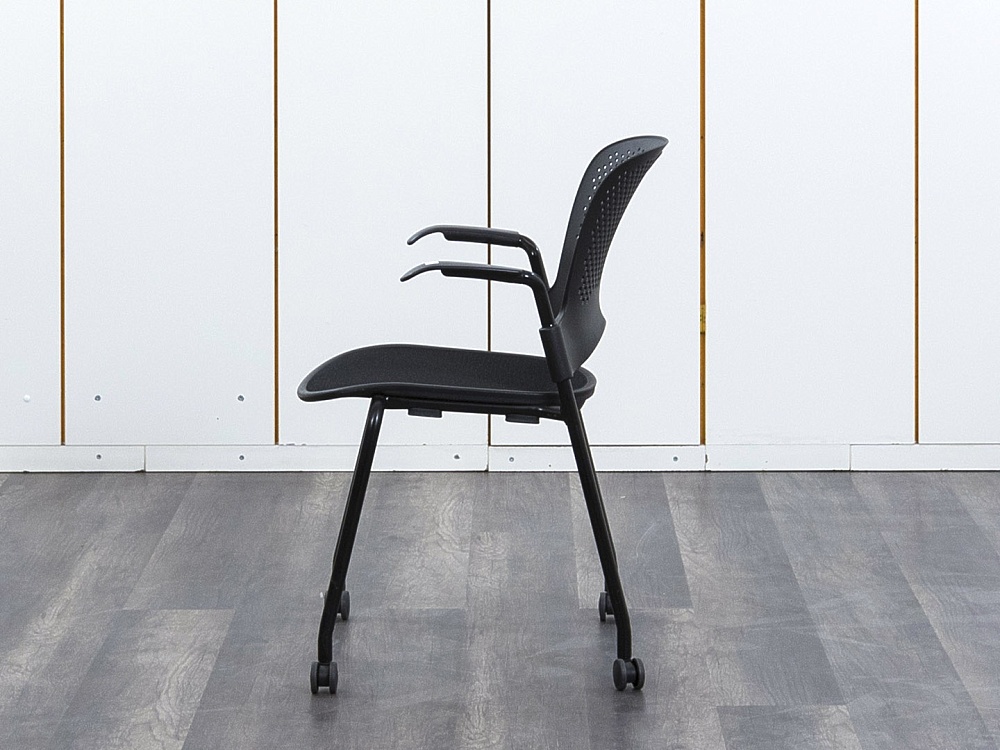 Конференц кресло для переговорной  Черный Пластик Herman Miller Caper  (УНСЧ-25072)