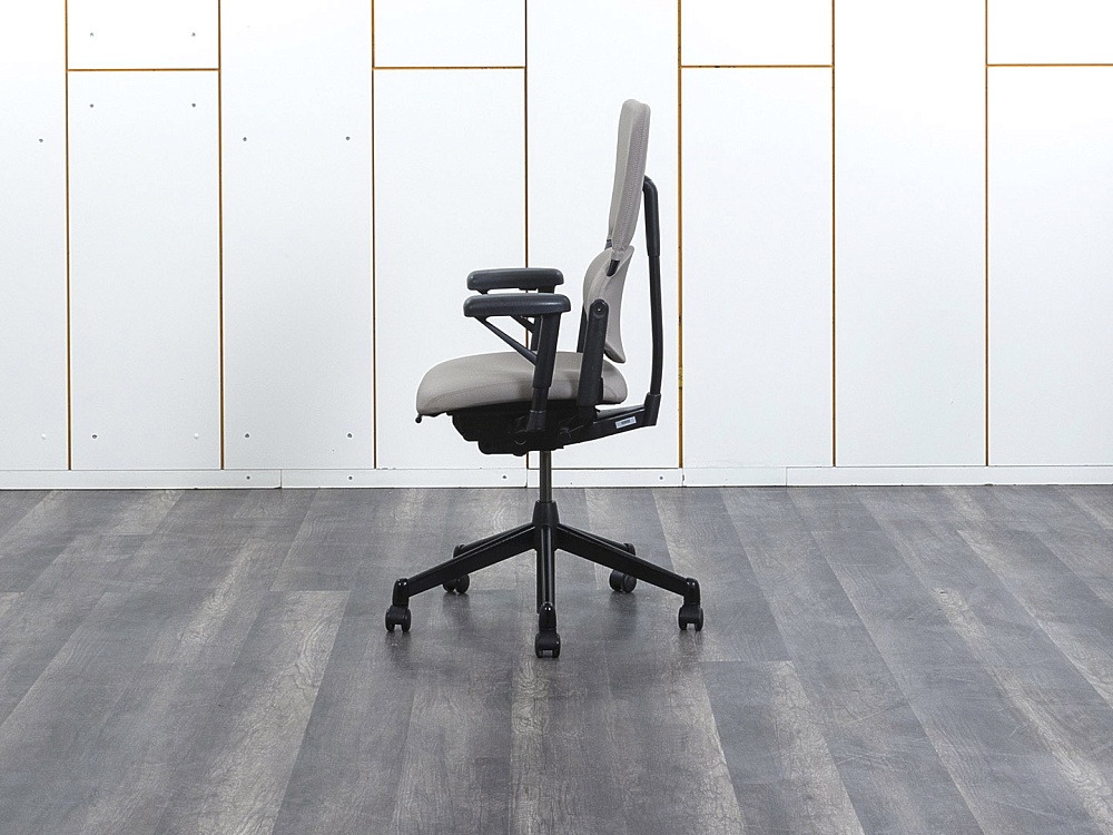 Офисное кресло руководителя  SteelCase Кожа Бежевый Please 1  (КРКБ-05102)