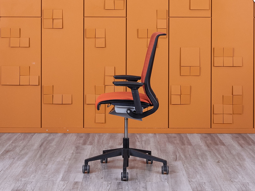 Офисное кресло для персонала  SteelCase Сетка Оранжевый Think  (КПСО-25124)
