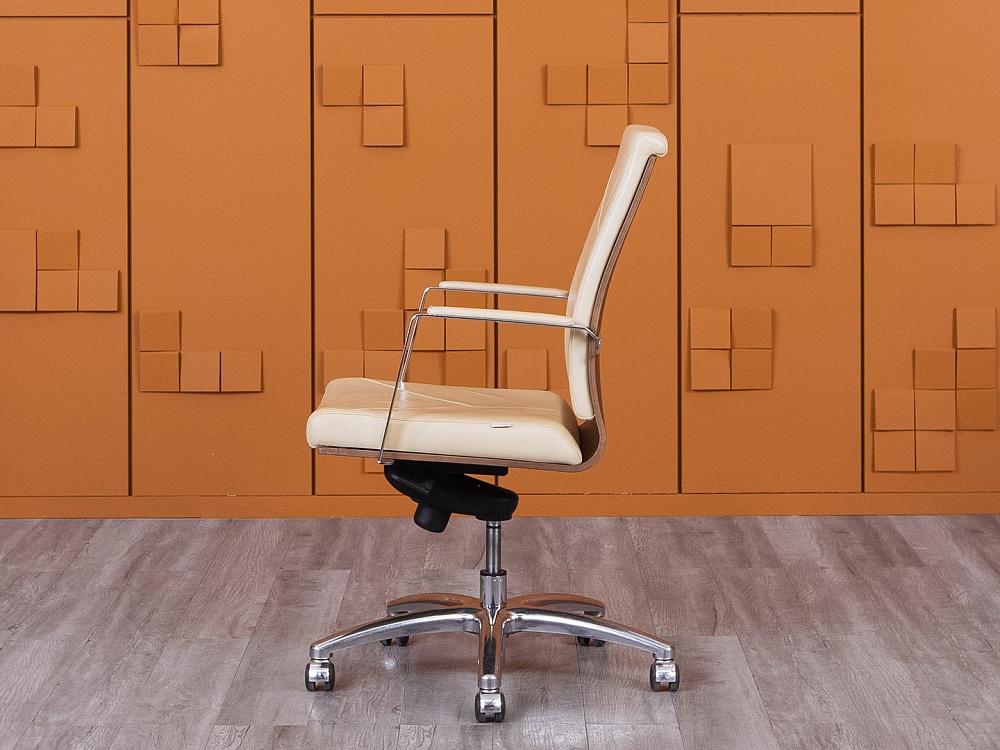 Офисное кресло руководителя  NEW LINE OFFICE Кожа Бежевый   (КРКБ1-17025)