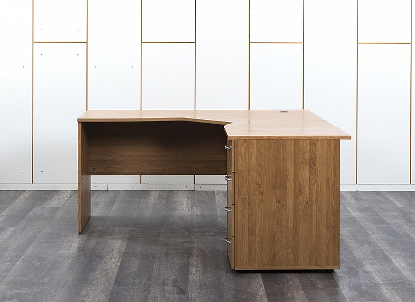 Комплект офисной мебели стол с тумбой  1 600х1 600х750 ЛДСП Орех   (СПУХКп-16052)