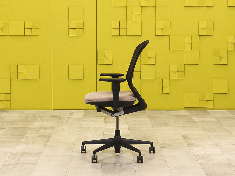 Офисное кресло для персонала на колесах Vitra Ткань Бежевый Швейцария  КПТБ1-23066