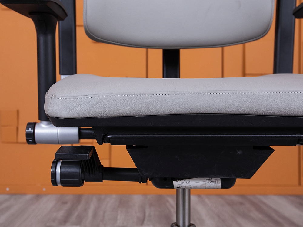 Офисное кресло руководителя  SteelCase Кожа Серый Please 2 Ergonomic  (КРКС-21015)