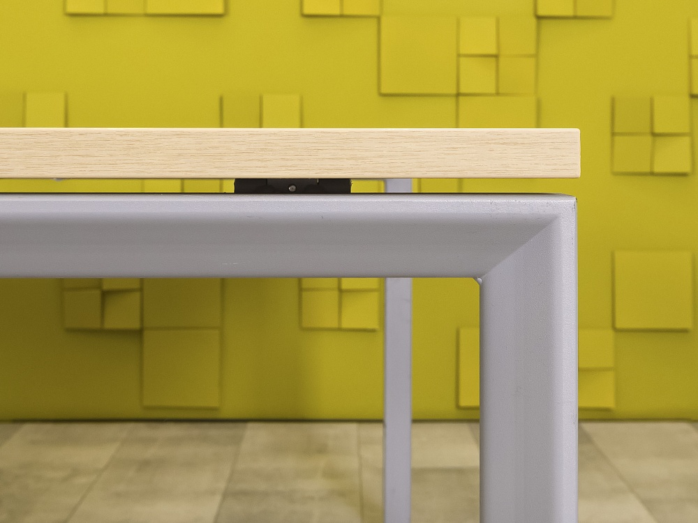 Комплект офисной мебели стол с тумбой  ЛДСП Клен  ГКВ-02036