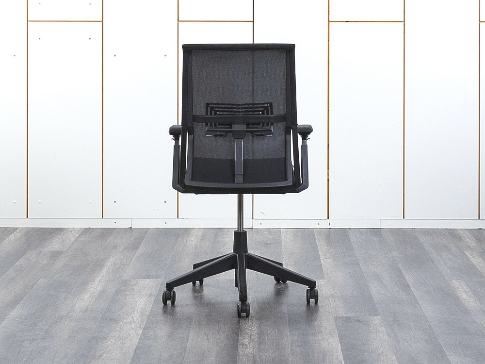 Офисное кресло руководителя  Haworth Ткань Черный Comforto 59  (КРТЧ-13081)
