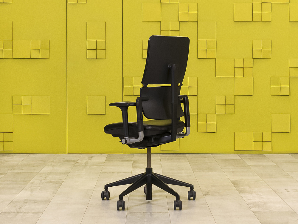 Офисное кресло руководителя на колесах Please 2 Ergonomik Steelcase Кожа Чёрный Германия  КРКЧ-23105