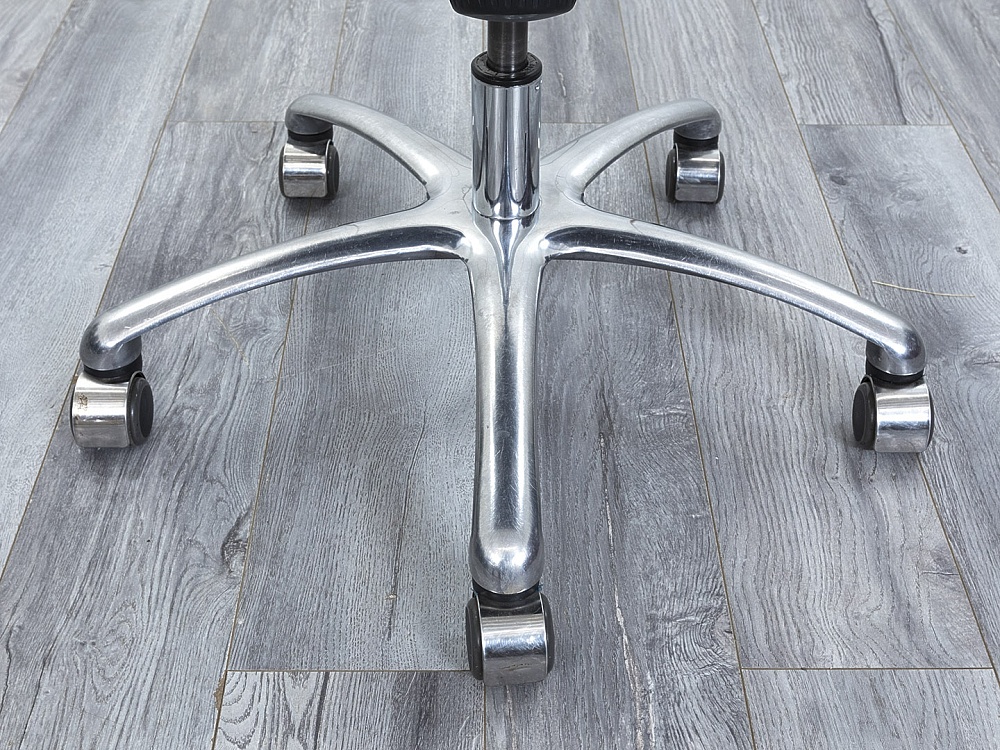 Офисное кресло для персонала  LUXY Кожа Черный   (КПКЧ-16024)