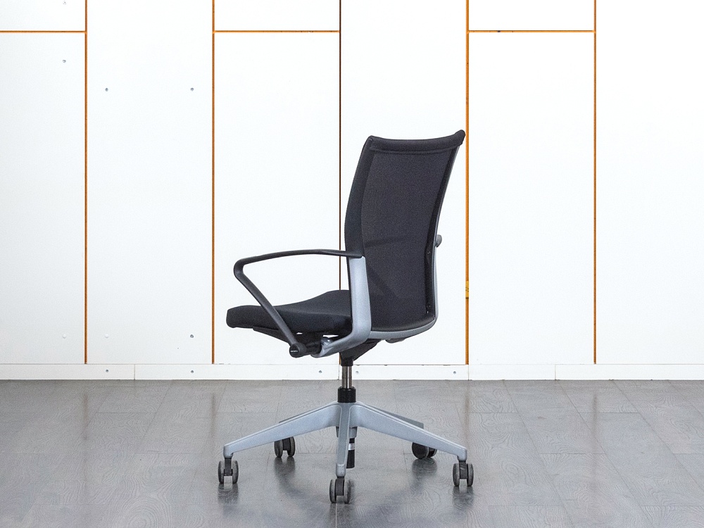 Конференц кресло для переговорной  Черный Ткань/сетка  Haworth Comforto  (УДТЧ-04110)