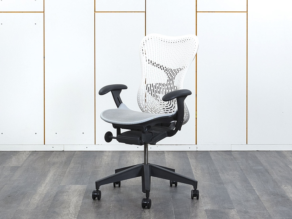Офисное кресло руководителя  Herman Miller Сетка Серый Mirra 2  (КРСС-31103)