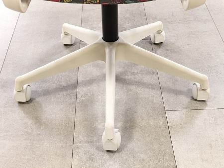 Офисное кресло для персонала на колесах Ирис White серый Ткань Серый; Белый Россия