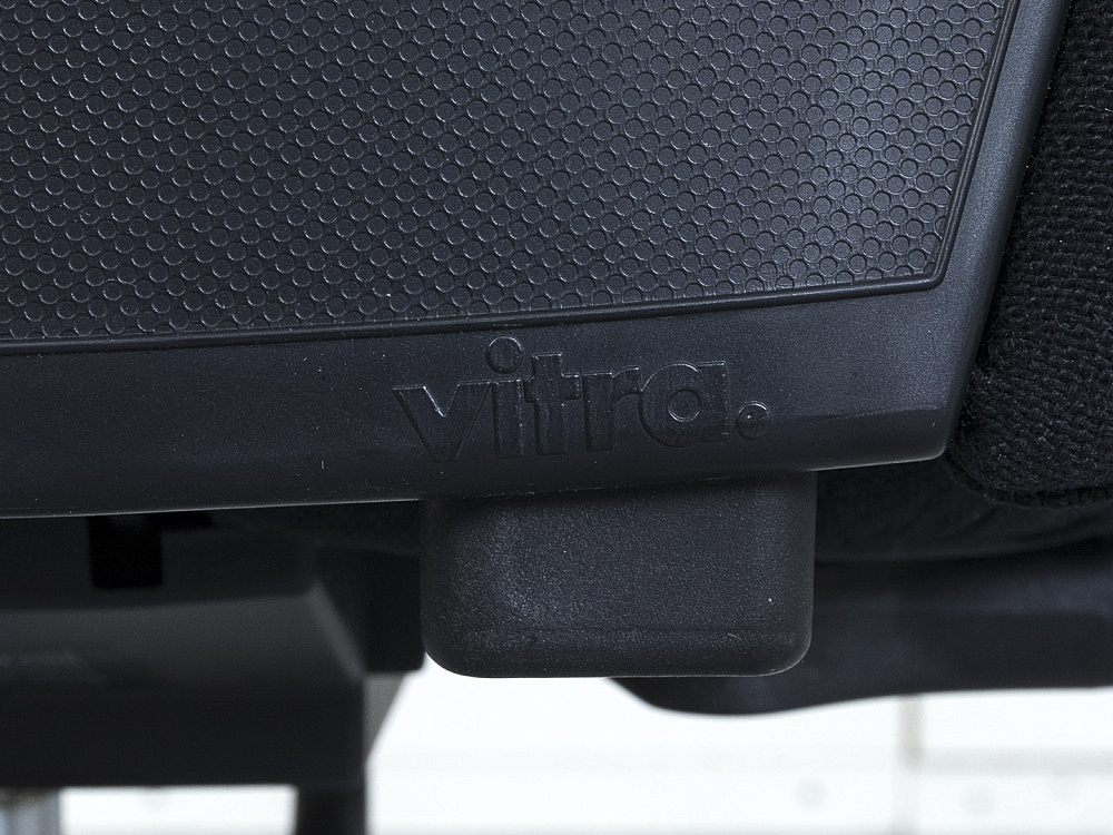 Офисное кресло для персонала  VITRA Ткань Черный   (КПТЧ-05123)