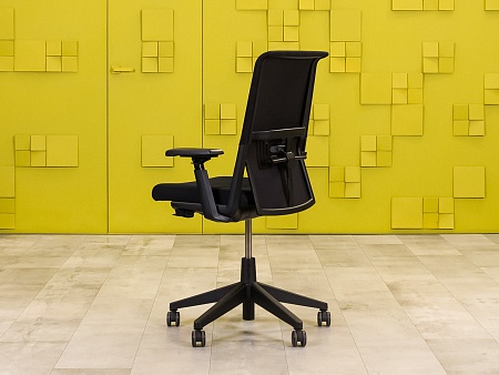 Офисное кресло для персонала на колесах Comforto HAWORTH Ткань Чёрный Германия  КПТЧ2-14081