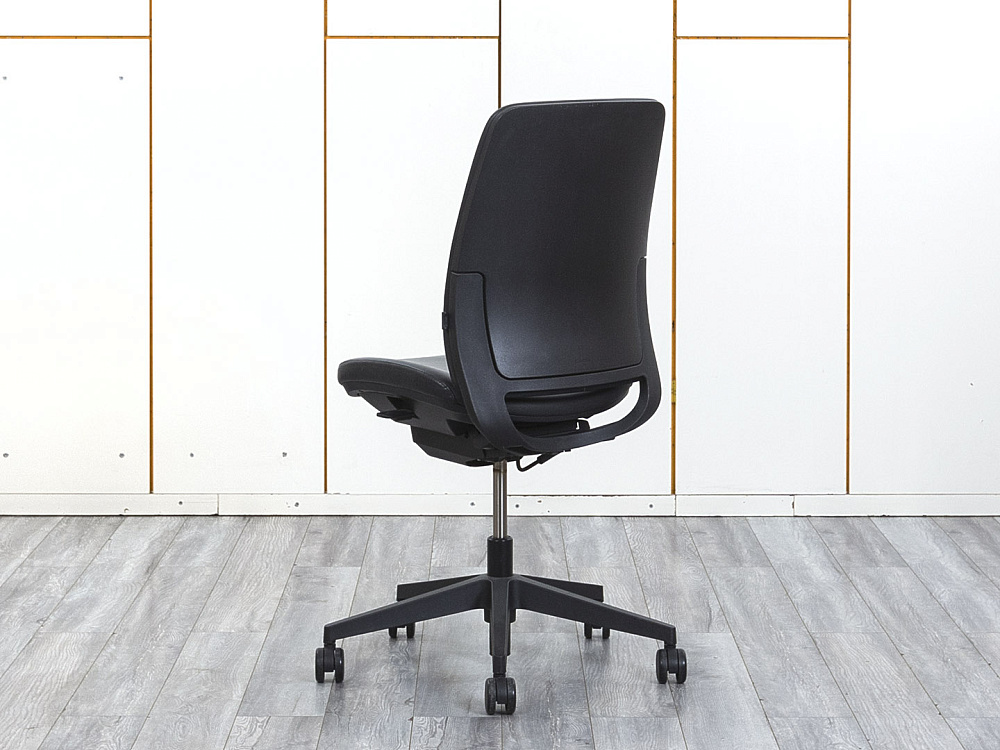 Офисное кресло для персонала  SteelCase Кожа Черный   (КПКЧ-30074)