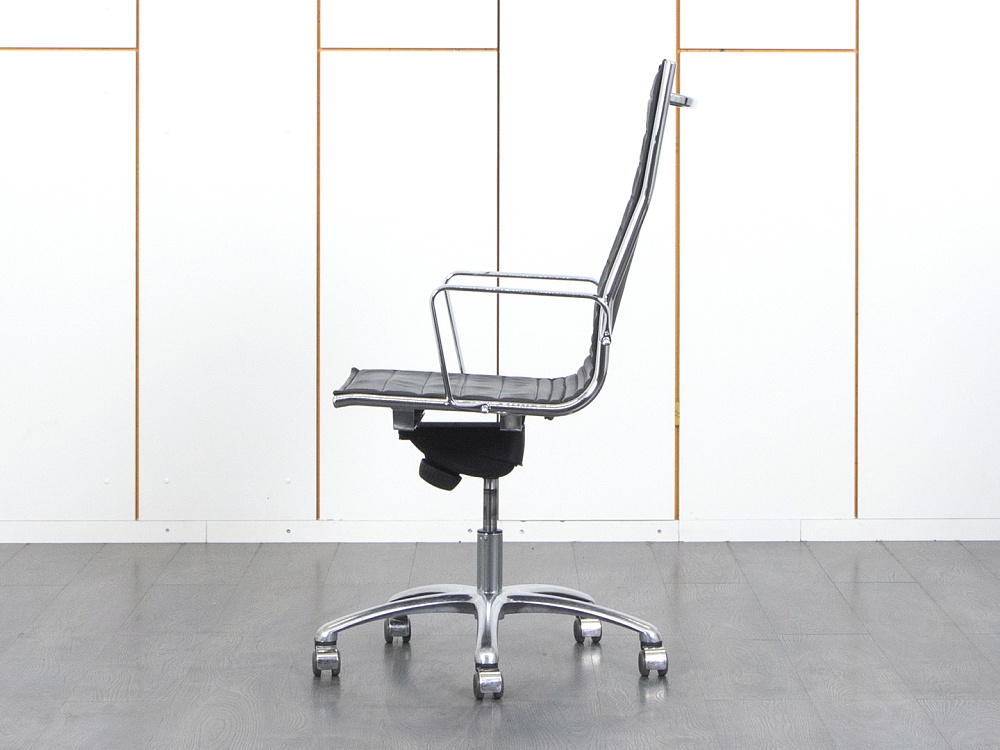 Офисное кресло руководителя  LUXY Кожа Черный Light A  (КРКЧ-11070)