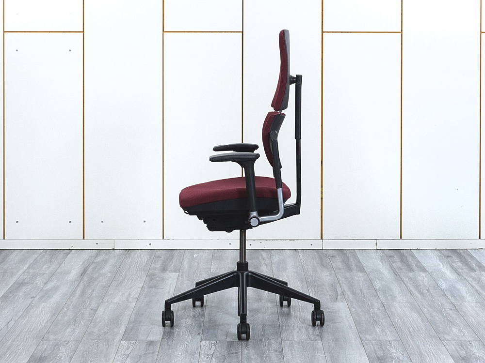 Офисное кресло руководителя  SteelCase Ткань Красный Please 2  (КРТК-21034)
