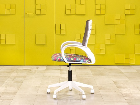 Офисное кресло для персонала на колесах Ирис White серый Ткань Серый; Белый Россия