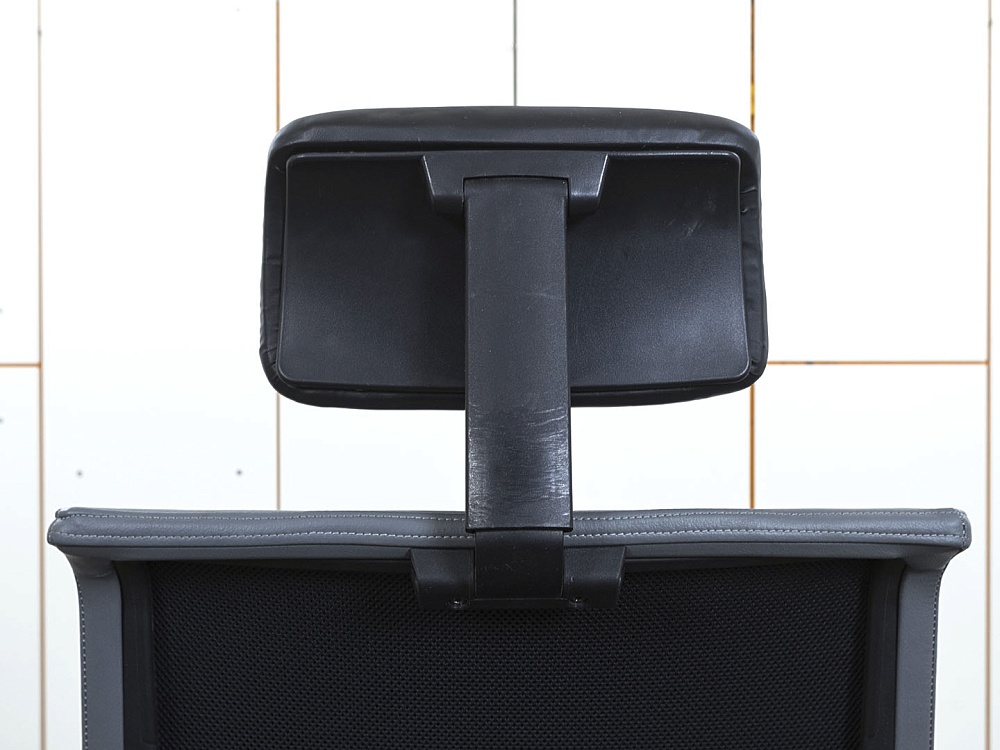 Офисное кресло руководителя  Haworth Кожа Серый Comforto 5910  (КРКС-07121)