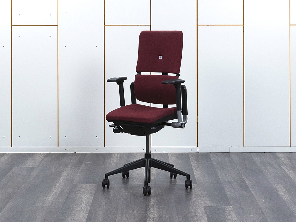 Офисное кресло руководителя  SteelCase Ткань Красный Please 2 Ergonomic  (КРТК-02072)