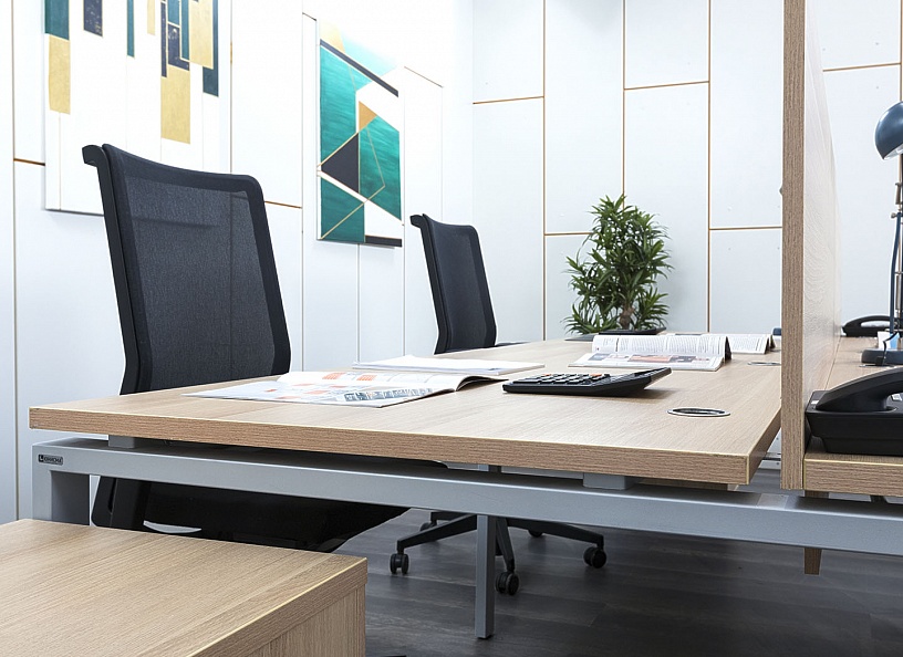 Комплект офисной мебели стол с тумбой  2 800х1 640х750 ЛДСП Бук   (КОМВ-13033)