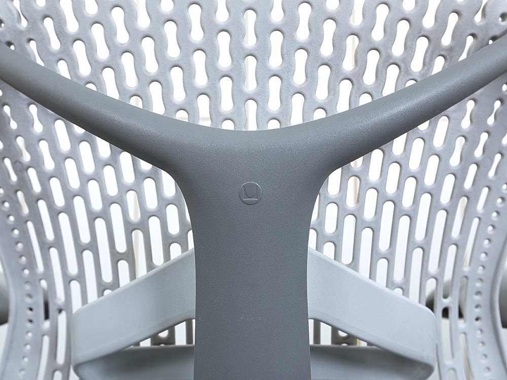 Офисное кресло руководителя  Herman Miller Сетка Белый Mirra  (КРСБ-13112)