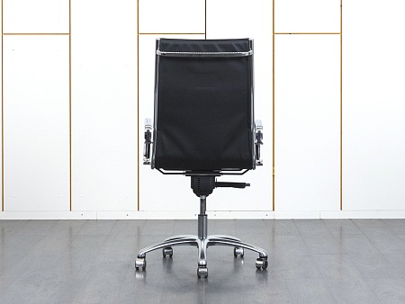 Офисное кресло руководителя  LUXY Кожа Черный Light A  (КРКЧ-11070уц)