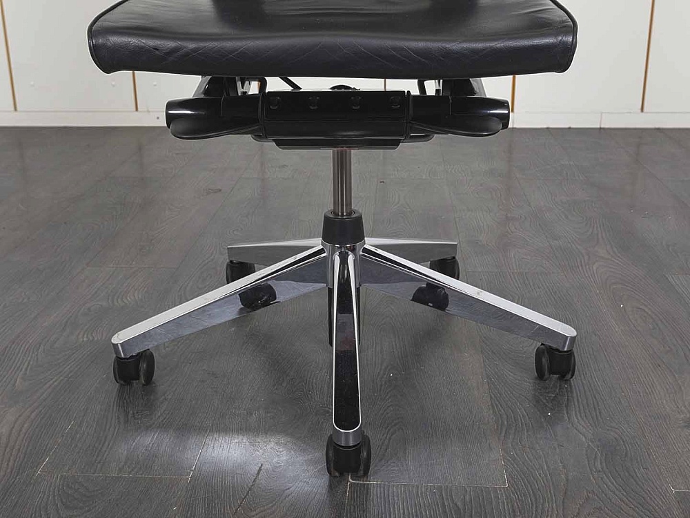 Офисное кресло руководителя  Haworth Кожа Черный Comforto  (КРКЧ-31051)
