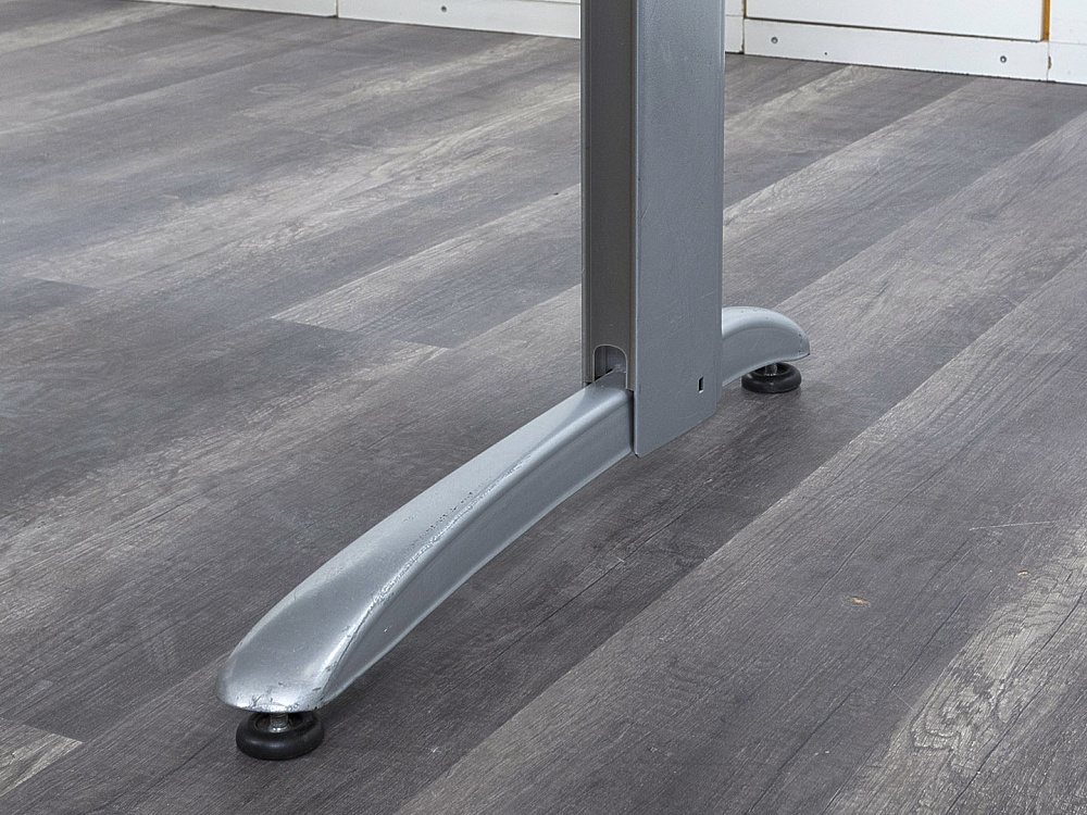 Офисный стол эргономичный SteelCase 1 400х1 000х750 ЛДСП Ольха   (СПЭЛл-30052)