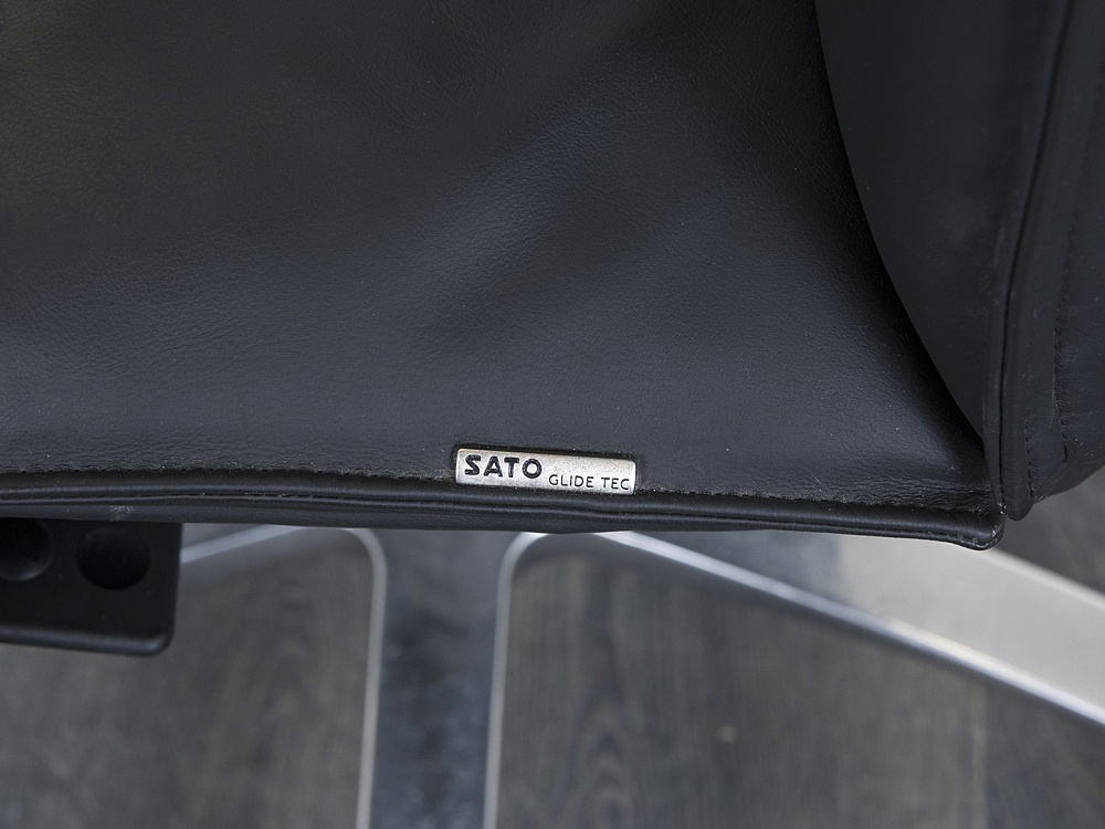 Офисное кресло руководителя  SATO Кожа Черный Tiger A  (КРКЧ1-02070)