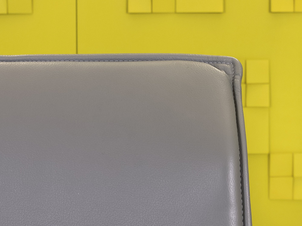 Офисное кресло руководителя на колесах Кожа Серый   КРКС-06055