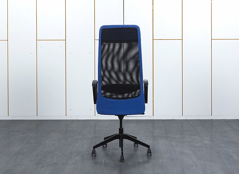 Офисное кресло руководителя  MARKUS  Сетка Синий   (КРТН-28121)