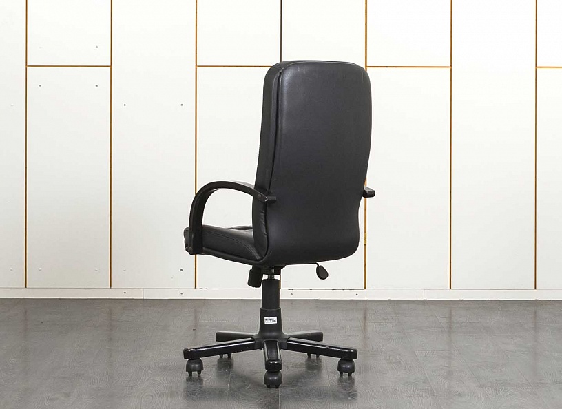 Офисное кресло руководителя   Кожзам Черный   (КРКЧ-16031)
