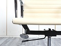 Офисное кресло для персонала  Eames Кожа Бежевый EA 117  (КПКБ-20123)