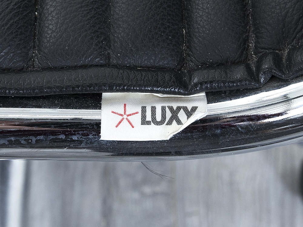 Офисное кресло руководителя  LUXY Кожа Черный   (КРКЧ1-12123)