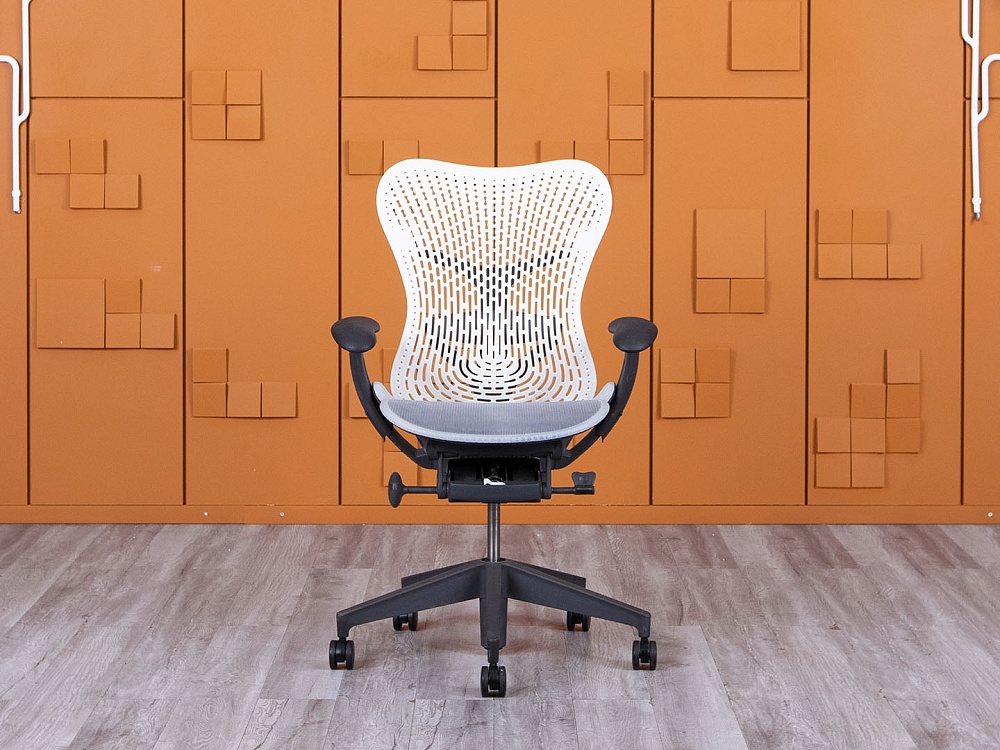 Офисное кресло руководителя  Herman Miller Сетка Серый Mirra 2  (КРСС-14024)