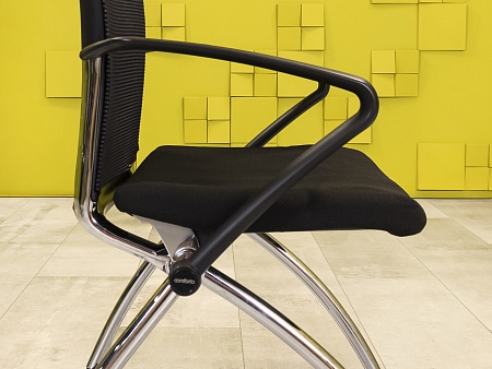 Конференц кресло для переговорной Comforto BENE Ткань Чёрный Австрия  КНТЧ-03025