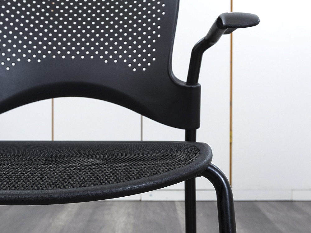 Конференц кресло для переговорной  Черный Пластик Herman Miller Caper  (УНСЧ-25072)