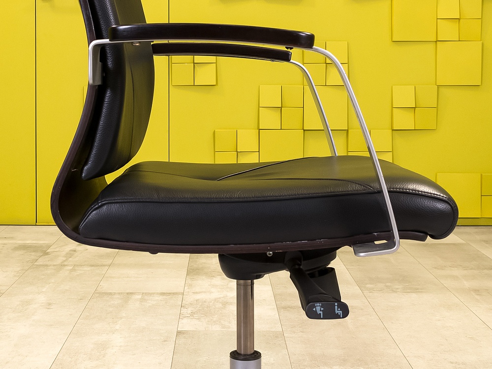 Офисное кресло руководителя на колесах MADERA B Sitland Кожа Орех; Чёрный Италия_КРКЧ-281123